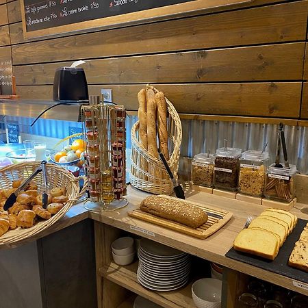 Logis Cris Hotel Et Restaurant, Lyon Sud-Est Corbas Eksteriør bilde