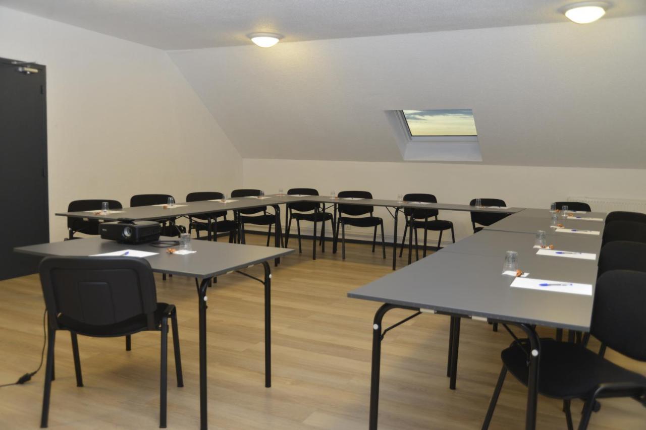 Logis Cris Hotel Et Restaurant, Lyon Sud-Est Corbas Eksteriør bilde