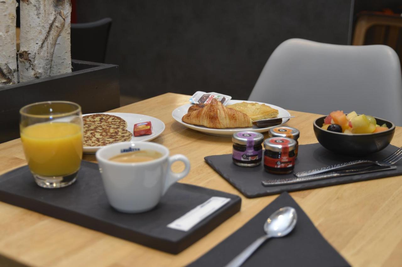 Logis Cris Hotel Et Restaurant, Lyon Sud-Est Corbas Eksteriør bilde
