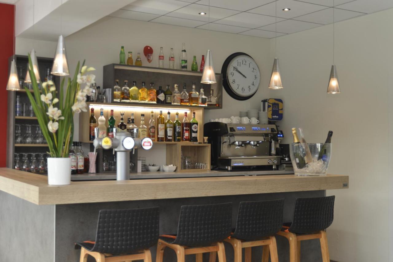 Logis Cris Hotel Et Restaurant, Lyon Sud-Est Corbas Eksteriør bilde