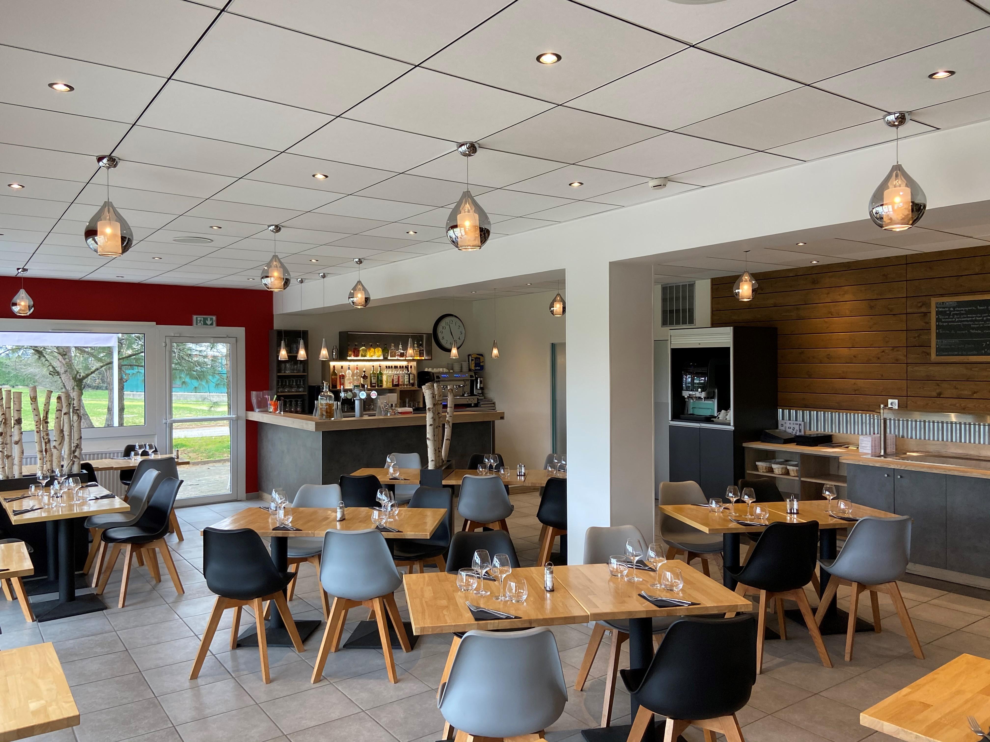 Logis Cris Hotel Et Restaurant, Lyon Sud-Est Corbas Eksteriør bilde