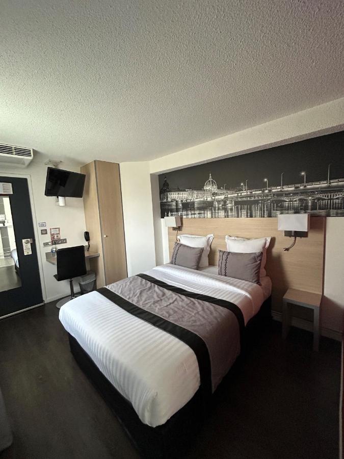 Logis Cris Hotel Et Restaurant, Lyon Sud-Est Corbas Eksteriør bilde