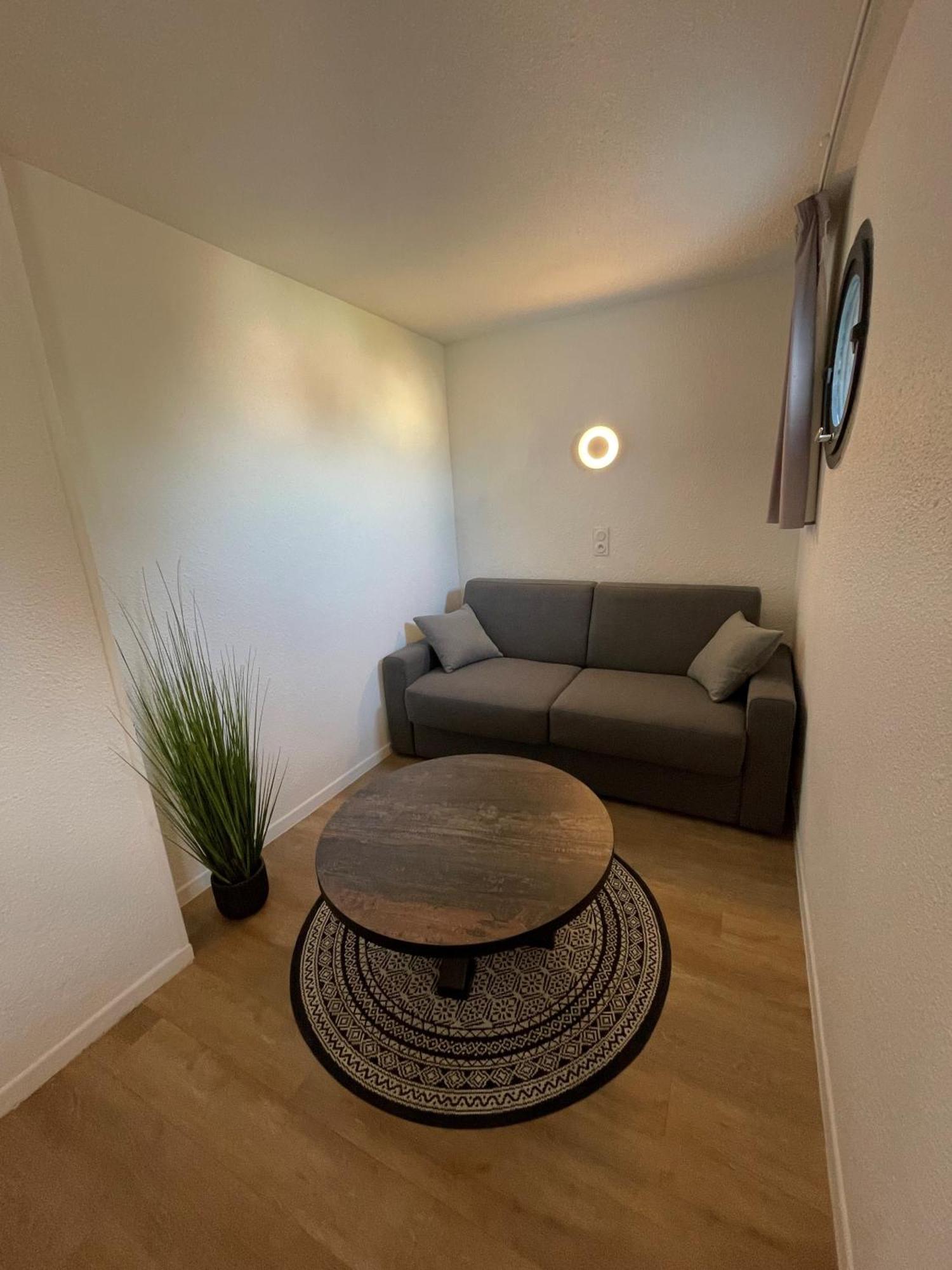Logis Cris Hotel Et Restaurant, Lyon Sud-Est Corbas Eksteriør bilde