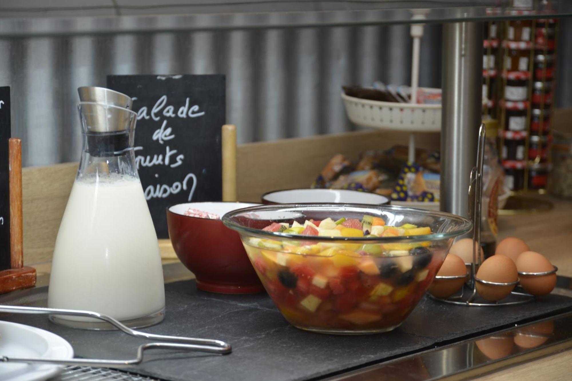Logis Cris Hotel Et Restaurant, Lyon Sud-Est Corbas Eksteriør bilde