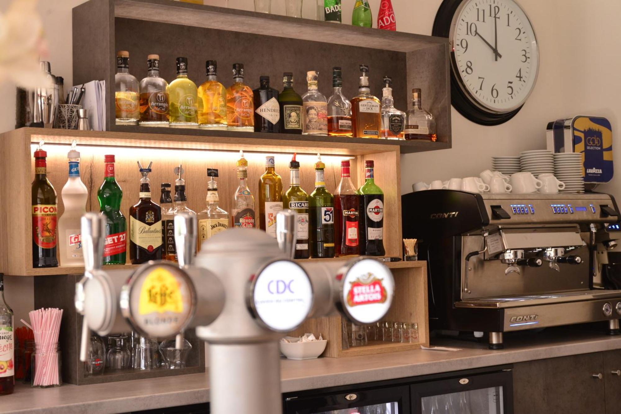 Logis Cris Hotel Et Restaurant, Lyon Sud-Est Corbas Eksteriør bilde