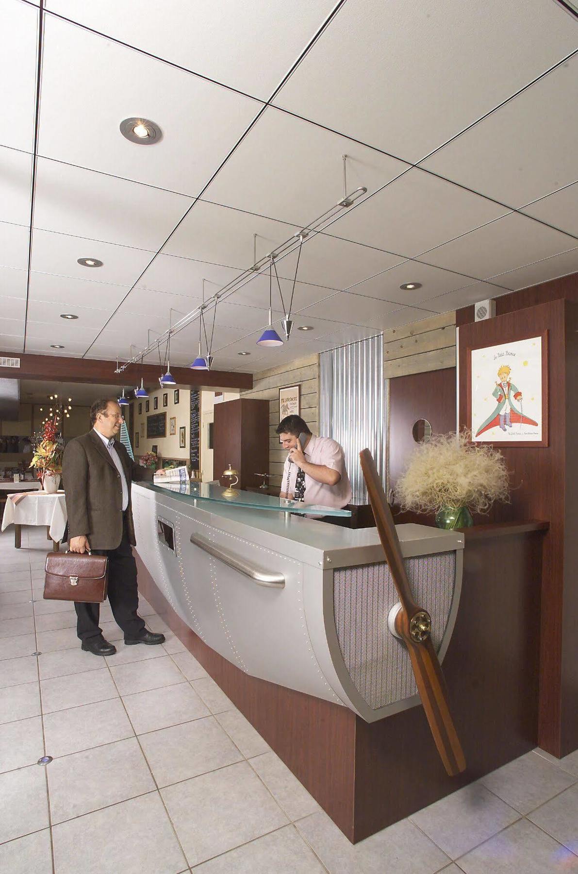Logis Cris Hotel Et Restaurant, Lyon Sud-Est Corbas Eksteriør bilde