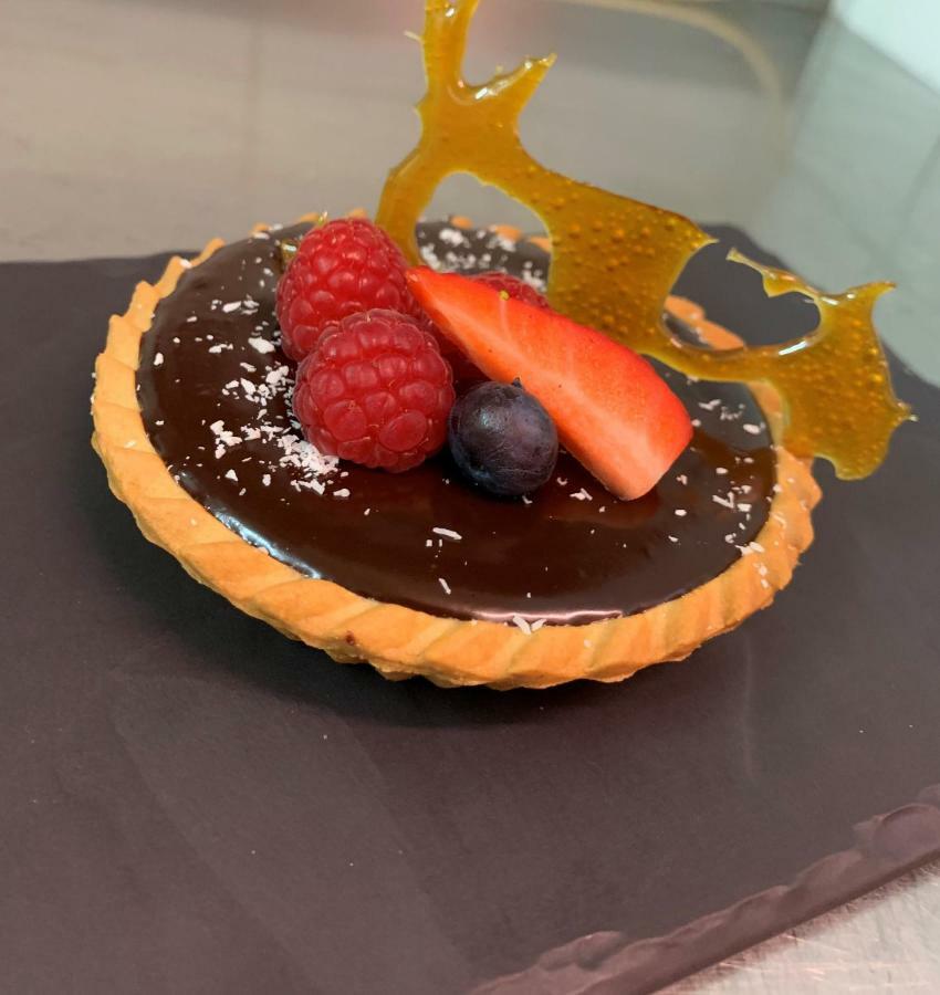 Logis Cris Hotel Et Restaurant, Lyon Sud-Est Corbas Eksteriør bilde